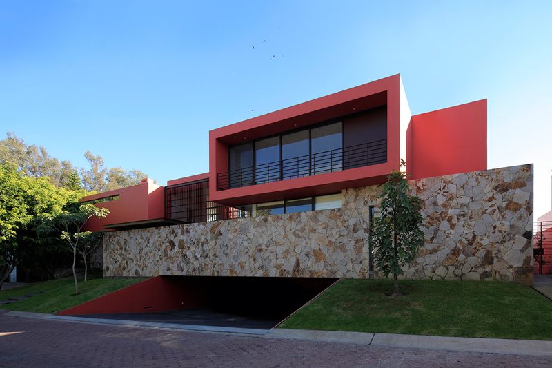 Casa Roja / Hernández Silva Arquitectos